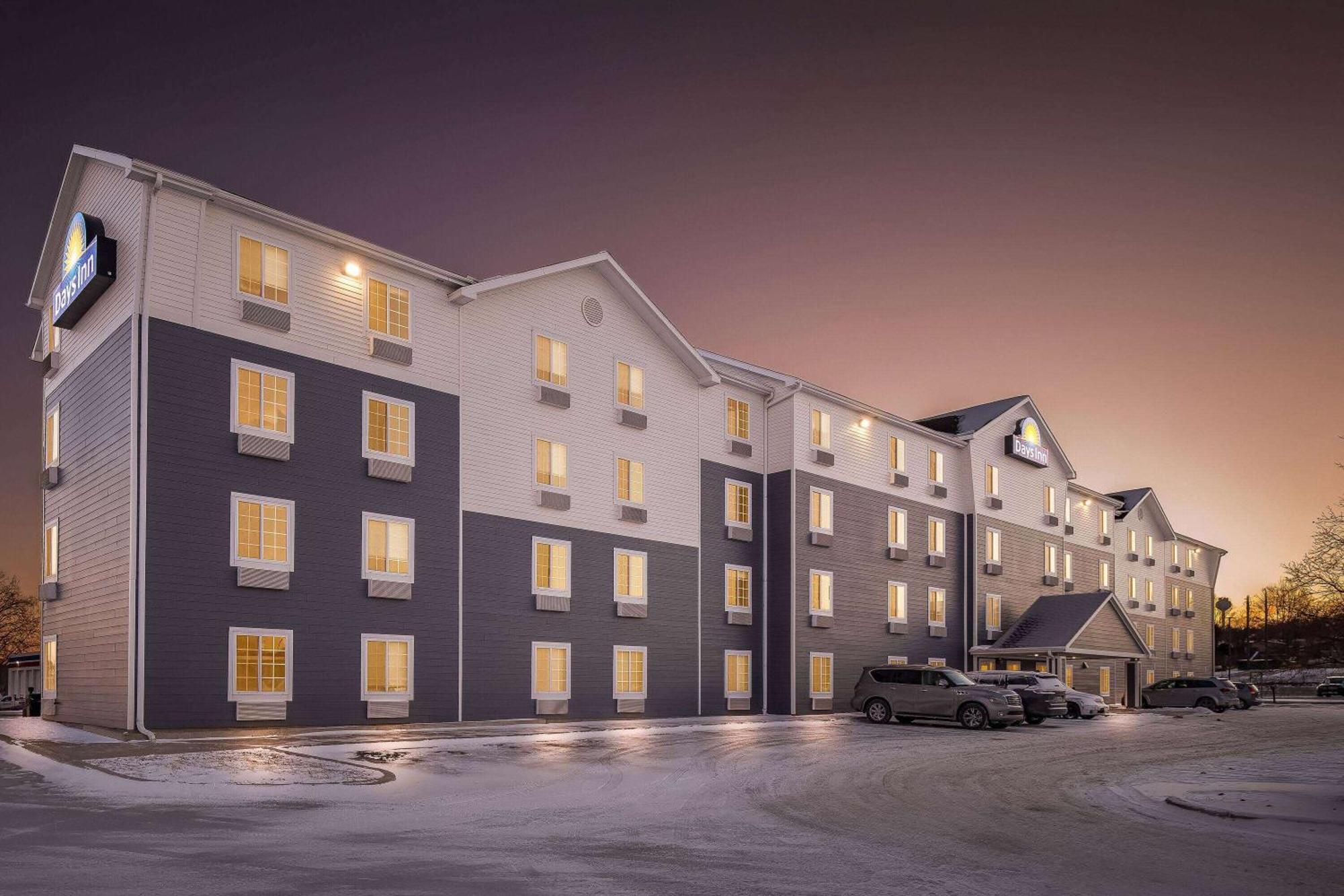 Days Inn & Suites By Wyndham Rochester South Exterior foto