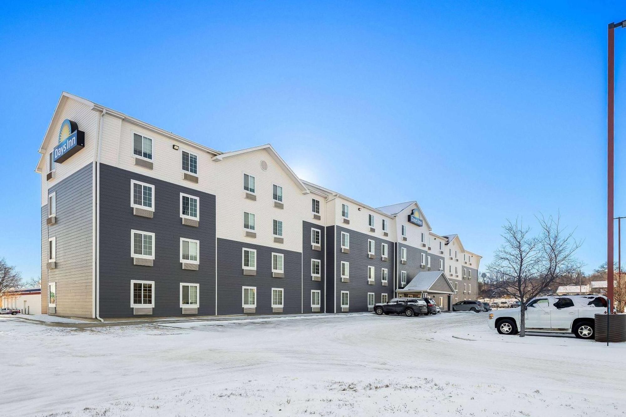 Days Inn & Suites By Wyndham Rochester South Exterior foto