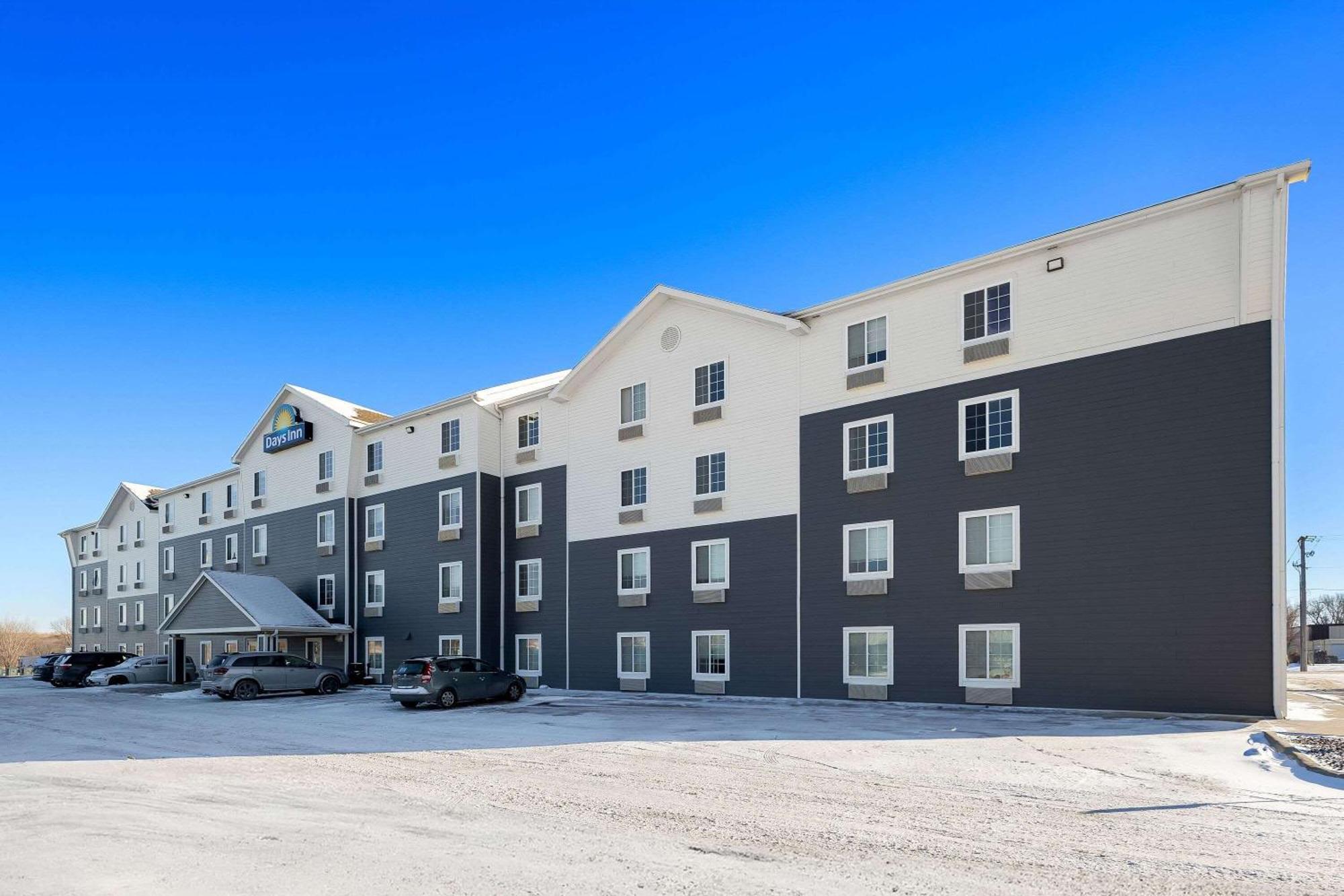 Days Inn & Suites By Wyndham Rochester South Exterior foto