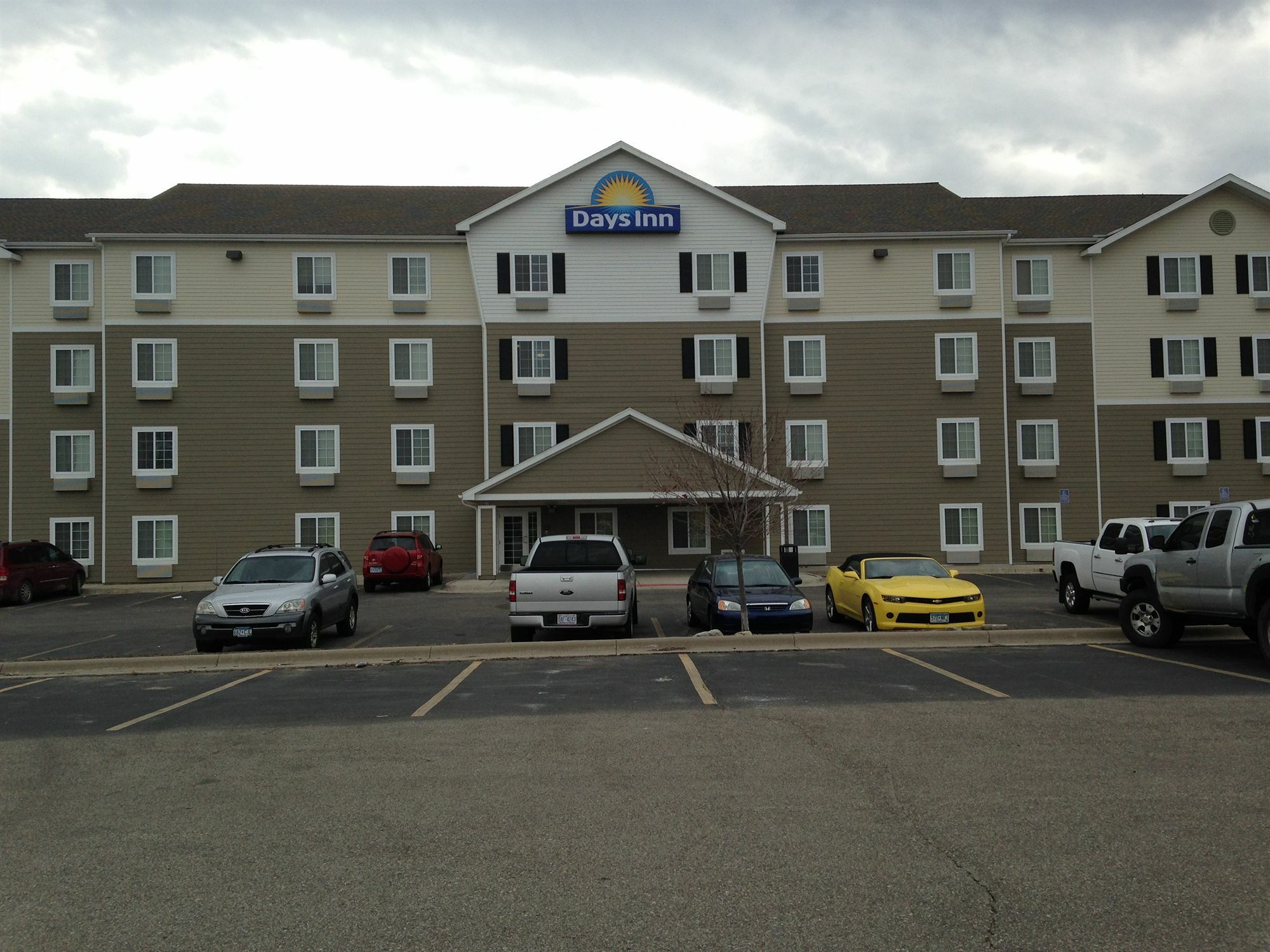 Days Inn & Suites By Wyndham Rochester South Exterior foto